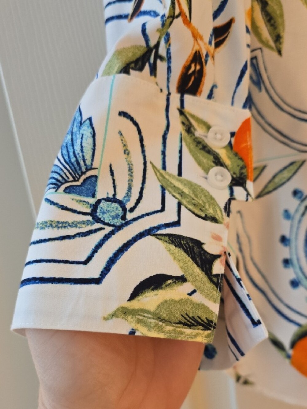 Chico's No Iron White Shirt with Orange & Blue Floral Print (Chico's Size 1.5) - Picture 3 of 4